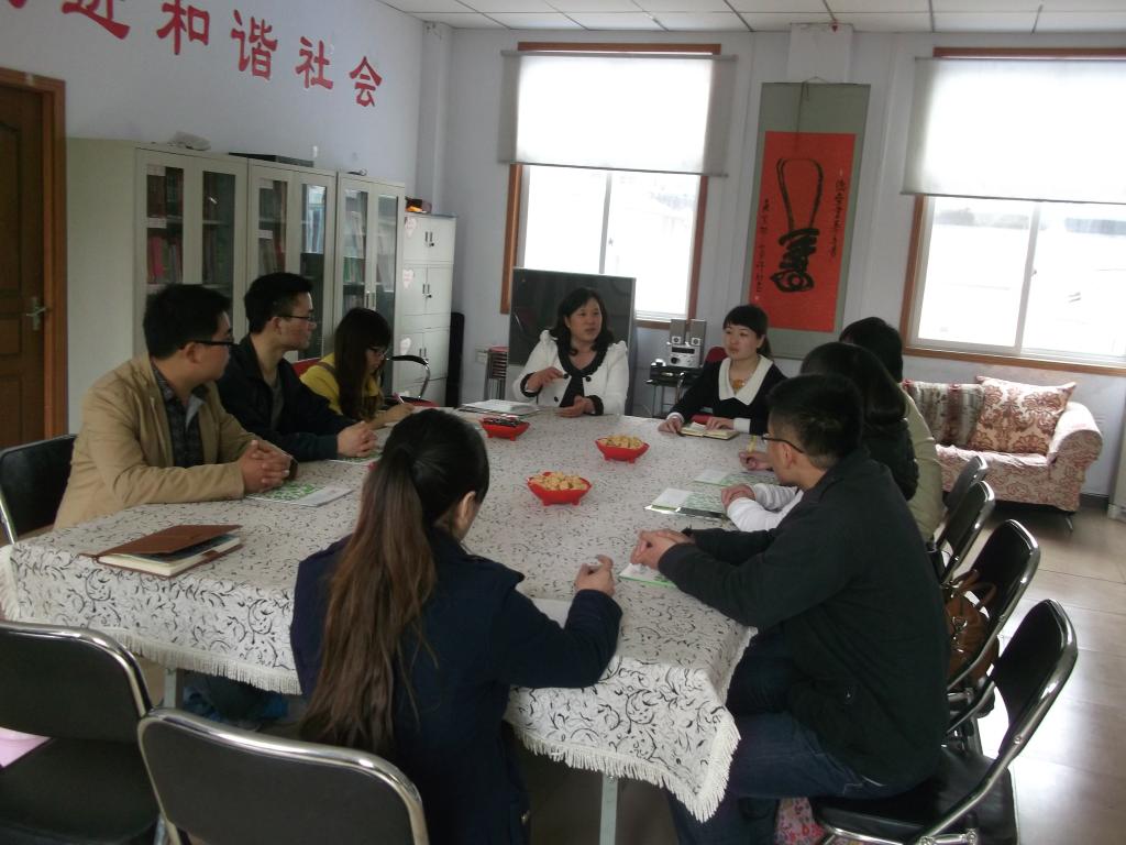 高丽娜老师、部分员工代表与郑州玖久社会工作服务中心孙艳红女士进行座谈